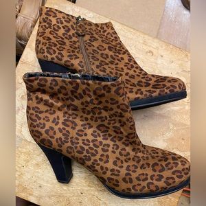 Rampage Size 9.5 Heeled Leopard Ankle Boots